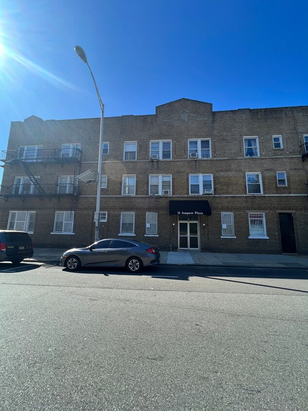 Primary Photo - 11 Ampere Plaza