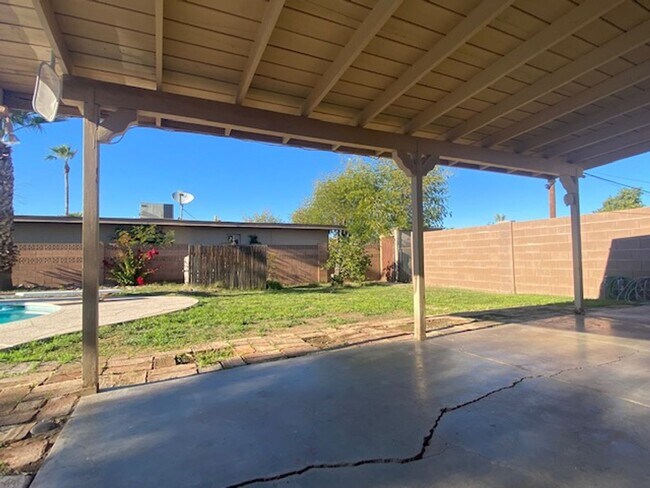 Building Photo - SINGLE LEVEL TEMPE HOME WITH A POOL