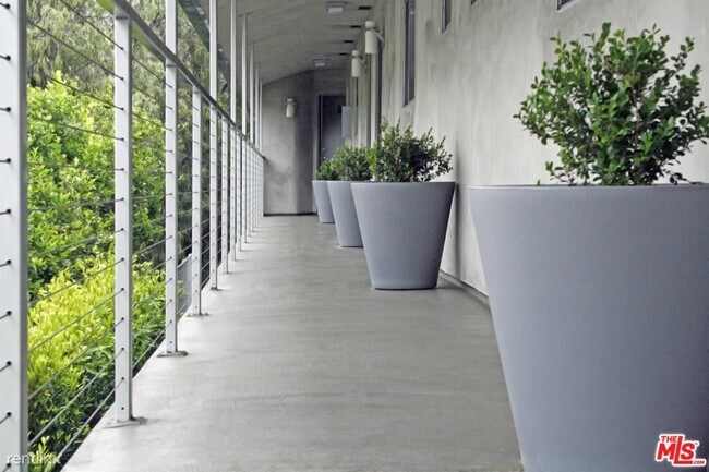 Building Photo - 1 br, 1 bath Condo - 1148 N Clark St