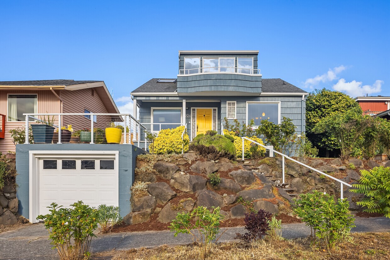Foto principal - 6924 38th Ave SW