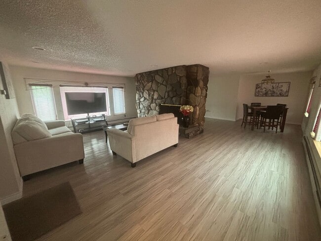 Building Photo - 3 bedroom / 2 car garage / On the Chena river