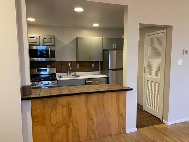 Breakfast counter and kitchen - 2038 18th St NW
