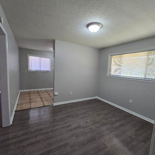 Building Photo - 3886 Edenburg Dr