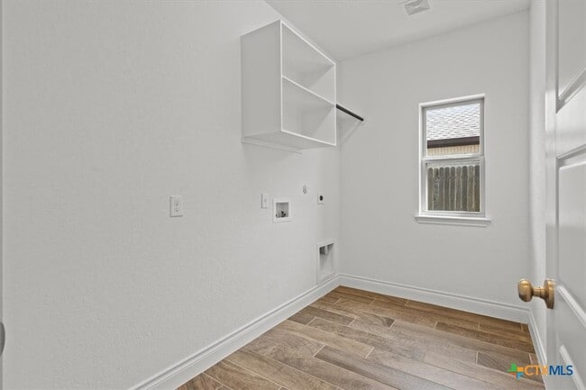 Foto del edificio - 1921 Creek Ridge St