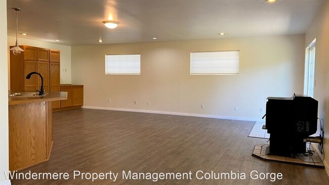 Building Photo - 3 br, 2 bath House - 82 Valley Dr