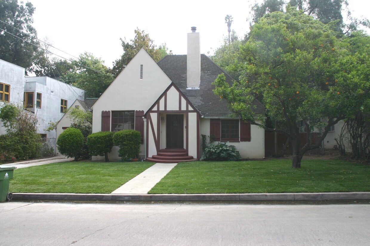 4064 Benedict Canyon Dr, Los Angeles, CA 91423 House Rental in Los