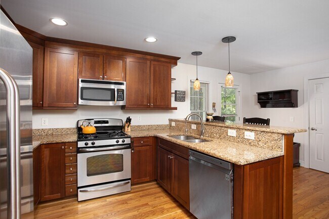 Building Photo - APPLICATION PENDING!!! Contemporary 3-Bedr...
