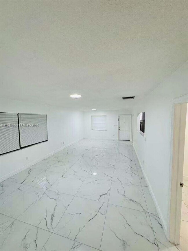Foto del edificio - 637 SW 1st St