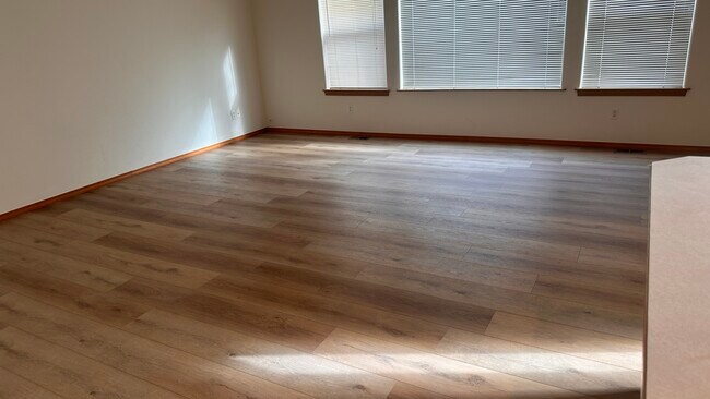 Foto del edificio - 1310 S Skyline Dr