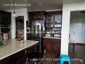 Building Photo - 1109 W Meridian Dr
