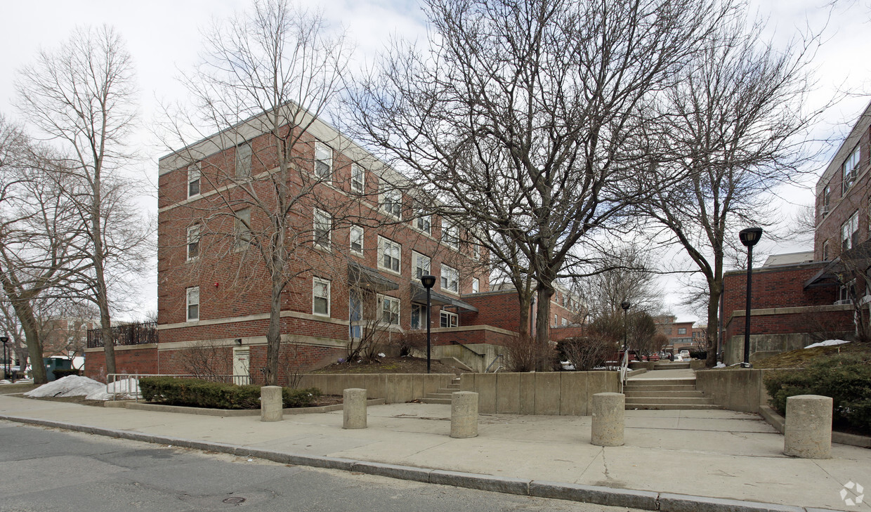 Building Photo - Commonwealth Apartments