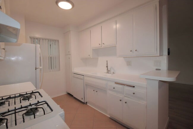 Building Photo - 1432 N Fairfax Ave