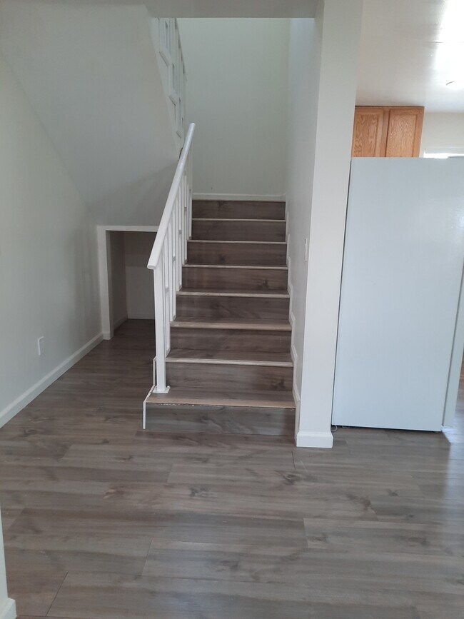 Staircases - 5837 Riverton Ave