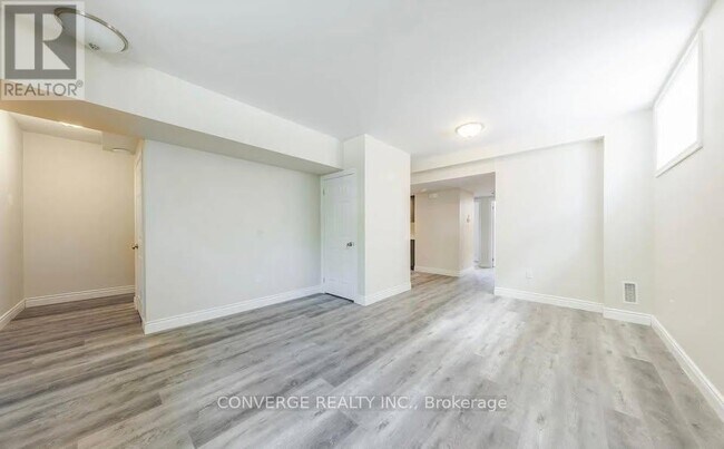 Building Photo - 75 Hogarth St