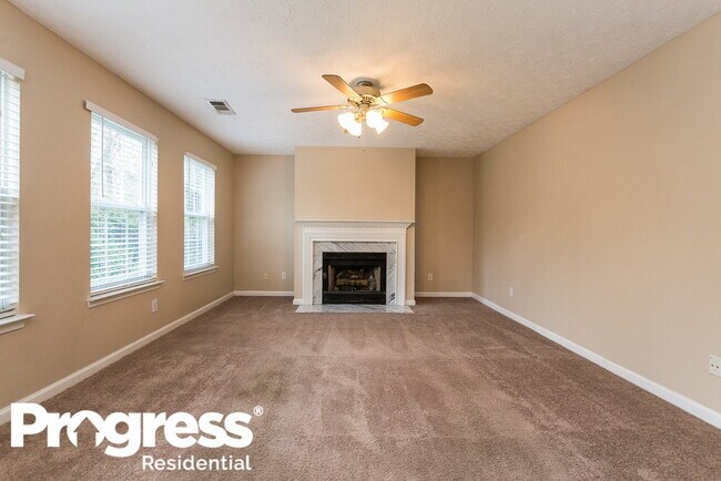 Building Photo - 400 Crested View Dr