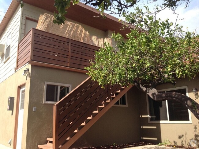Building Photo - 605-609 North Hollywood Way