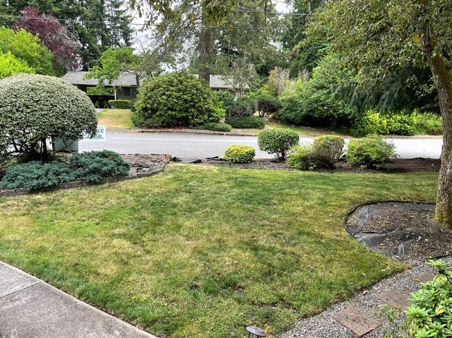Building Photo - Nice 3-bed, 2-bath single famliy house in ...