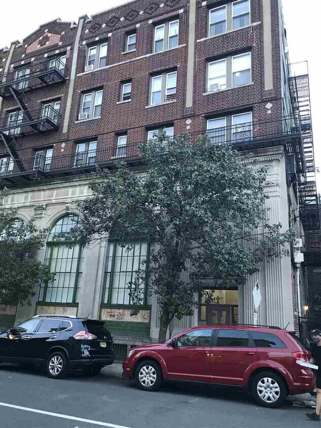 Primary Photo - 440 60th St