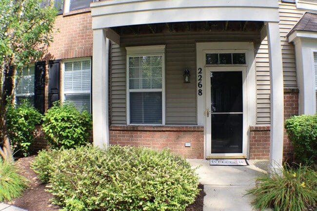 Building Photo - 2268 Arcadia Dr