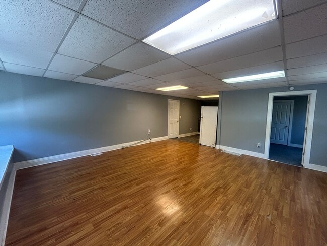 Building Photo - 2047 W 6th St