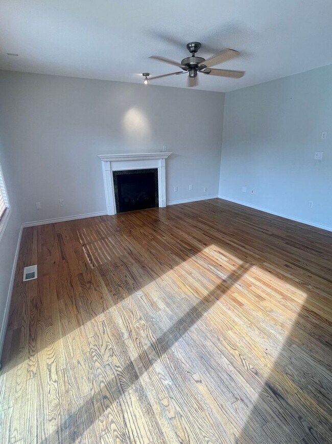 Building Photo - 3 Bedroom 2.5 Bathroom home in Cul-de-sac