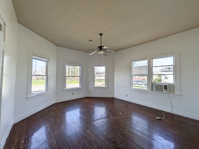 Foto del edificio - 1385 Long Ave