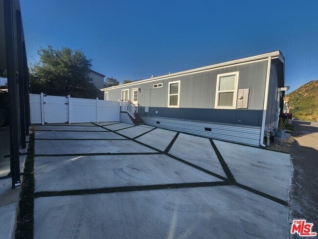 Foto del edificio - 30473 Mulholland Hwy