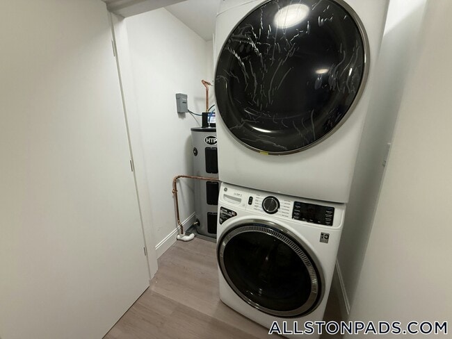Building Photo - 1079 Commonwealth Ave