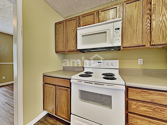Building Photo - 1423 Newbury Ln