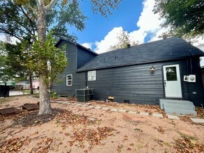 Building Photo - 302 Moody St