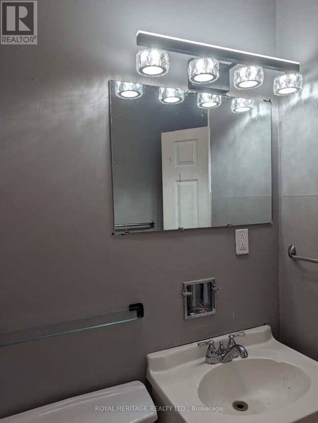 Building Photo - 75 Charles St