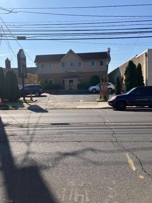 Primary Photo - 1410 E Elizabeth Ave