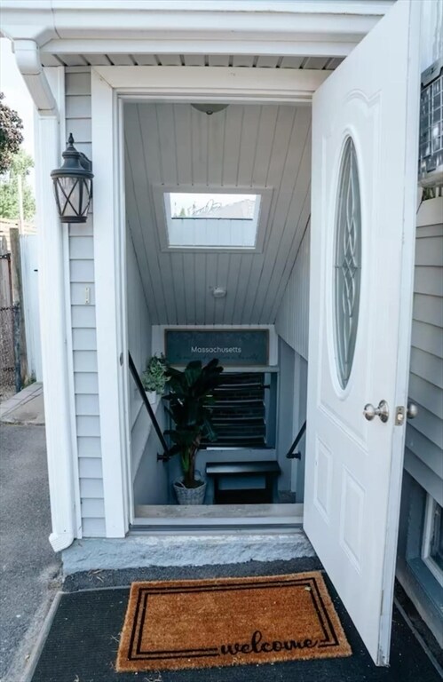 Building Photo - 165 Charger St