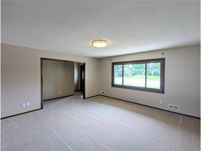 Foto del edificio - 7415 Ideal Ave S