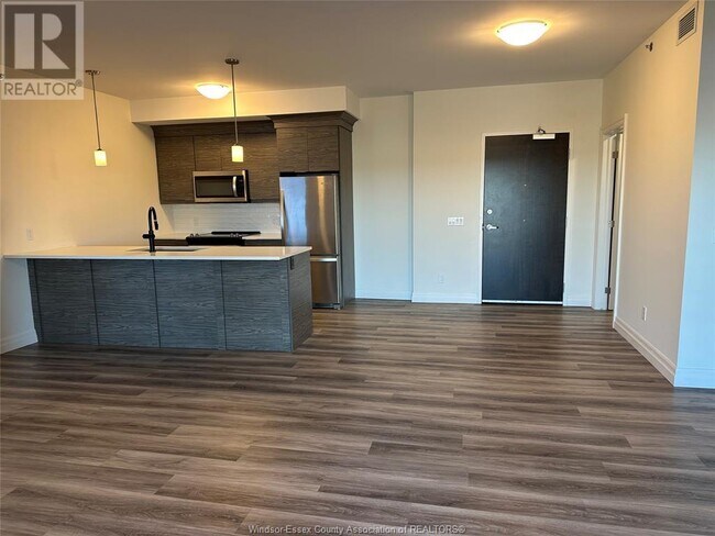 Building Photo - 728 Brownstone Dr