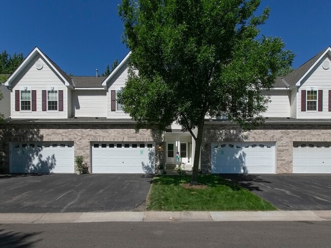 Building Photo - 1378 White Oak Dr
