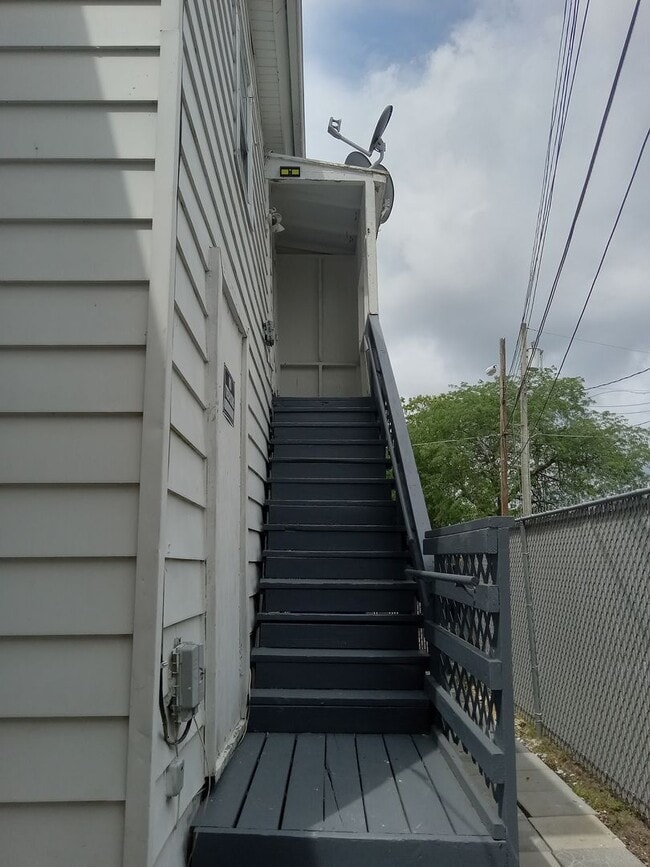 Building Photo - 26-28-28 E Pine St.