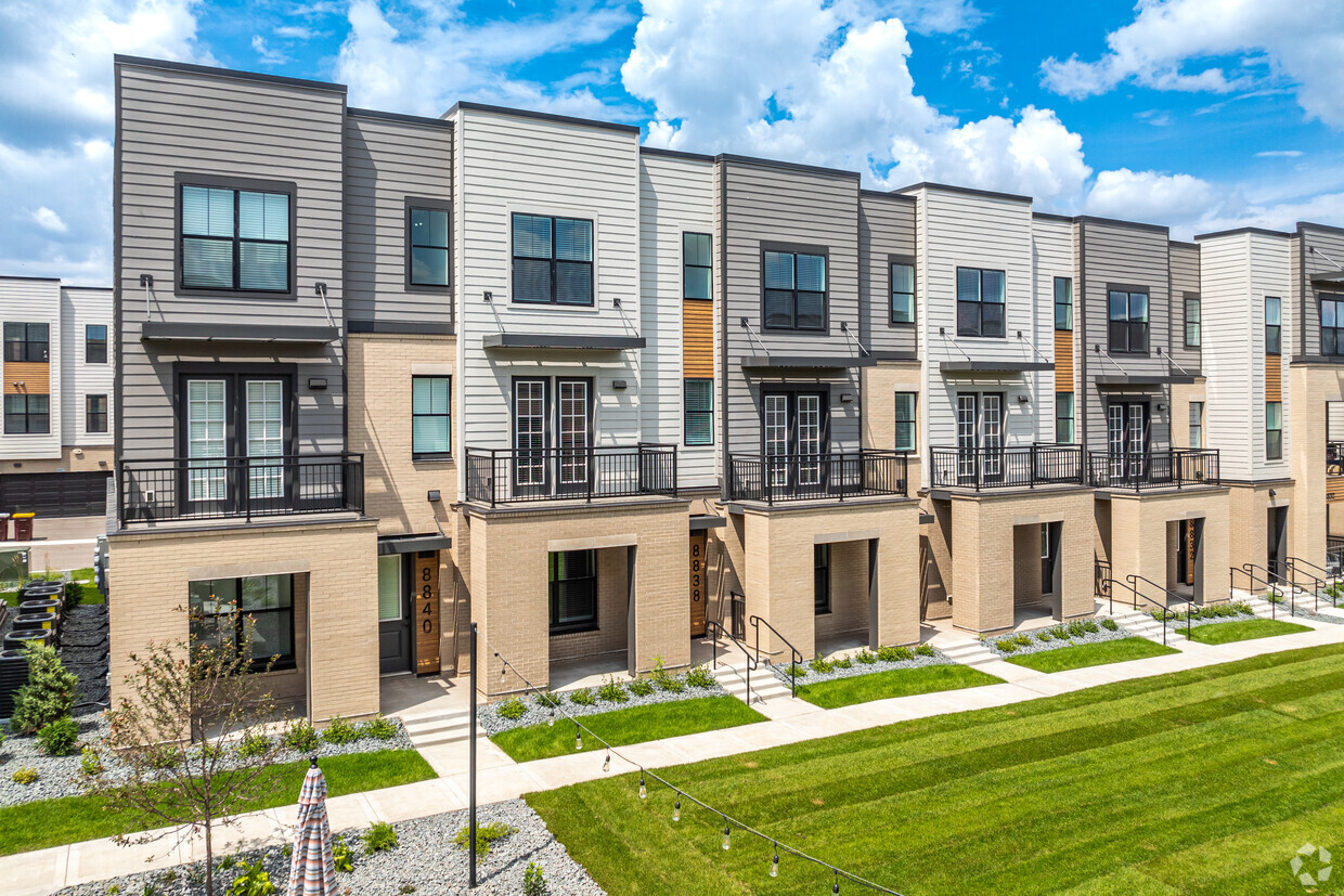 Primary Photo - Meridian at CityPlace Townhomes