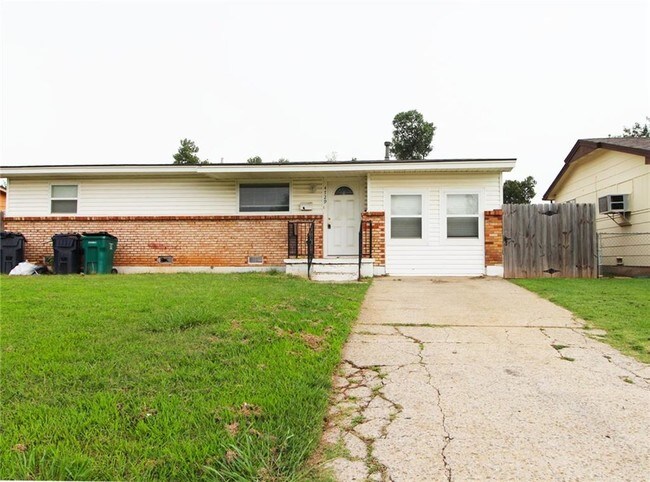 Building Photo - 4729 S Shallow Brook Dr