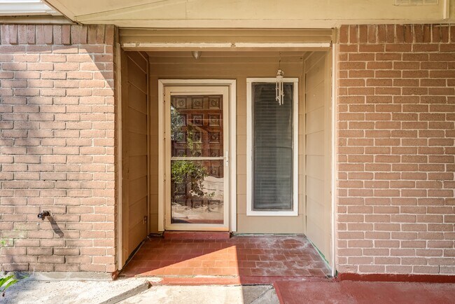 Foto del edificio - 9206 Beringwood Dr