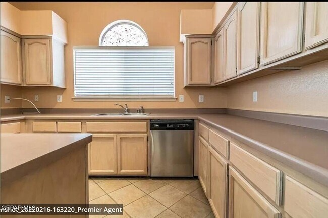 Building Photo - 1416 Plaza Fatima Ct