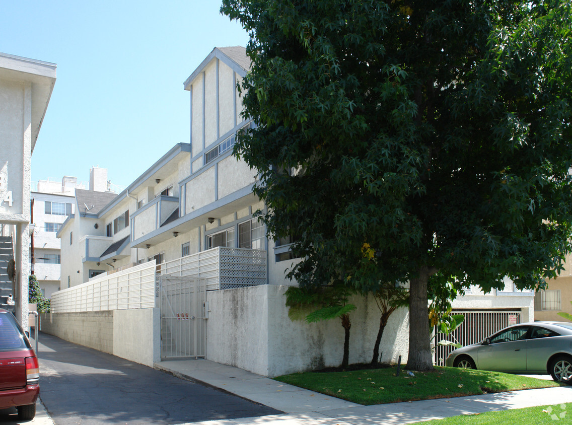 Building Photo - 3740 Bagley Ave