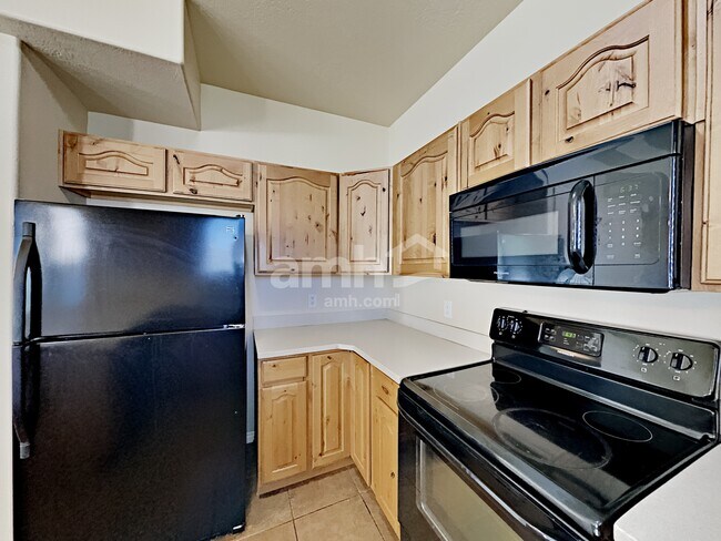 Foto del edificio - 5708 Plumbago Ave