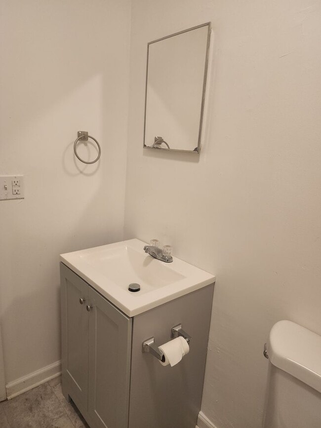 Building Photo - 2bd 1 bth williamsburg