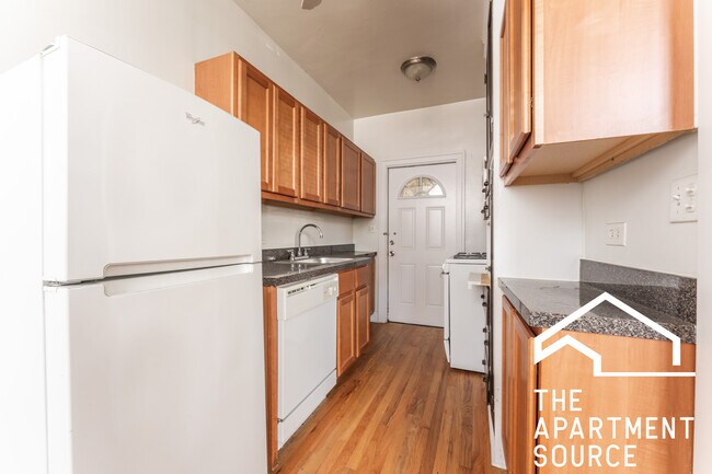 Building Photo - 4550 N Maplewood Ave