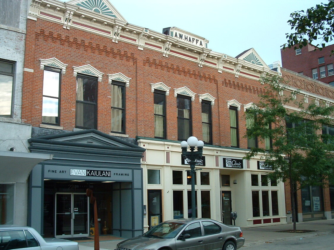 Building Photo - 220-224-224 E 4th St