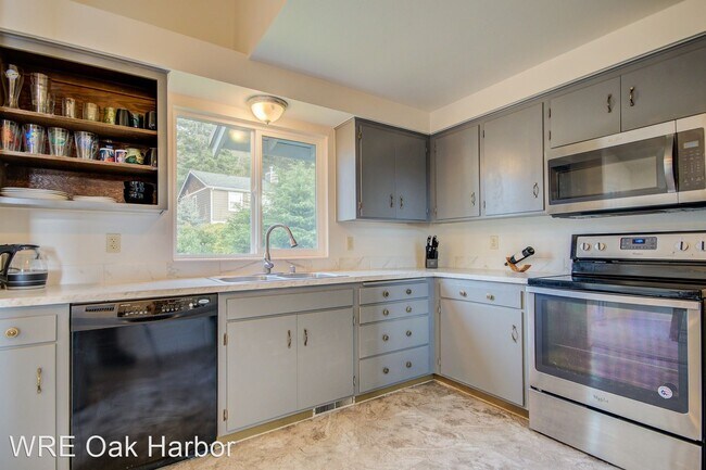 Building Photo - 4 br, 2 bath House - 168 Perry Drive