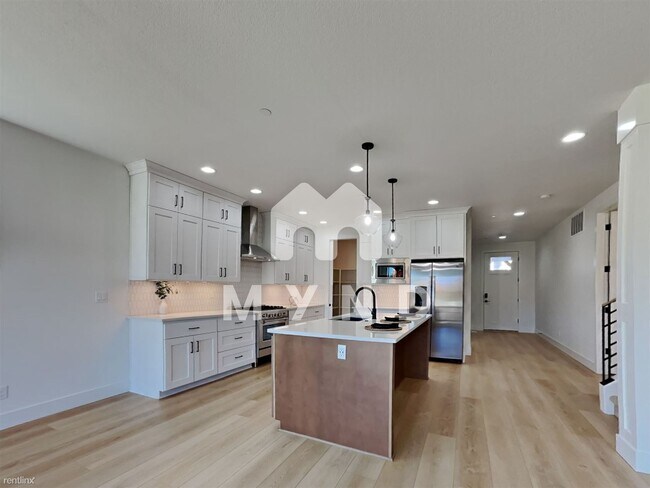 Building Photo - 5 br, 3 bath House - 17385 SE Leopard Ln
