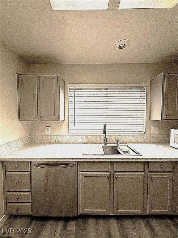 Building Photo - 8605 Glenmore Dr