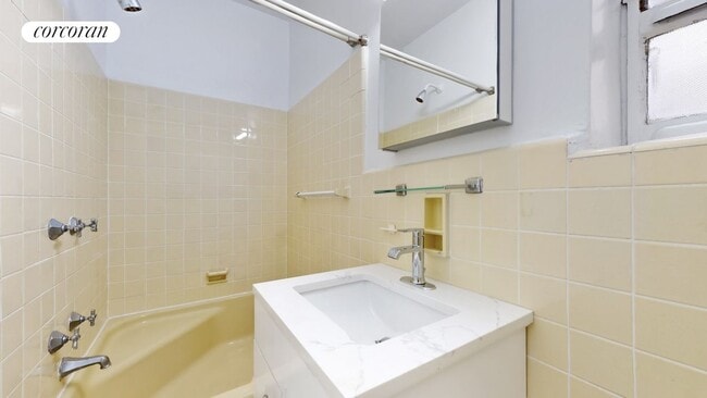 Building Photo - 21 W 75th St